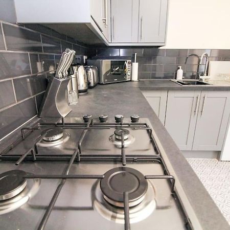 Modern 3 Bed, Contractors Welcome, Bradford Bradford  Exteriör bild