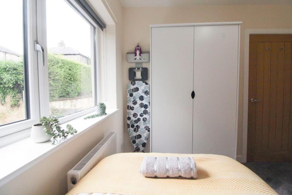 Modern 3 Bed, Contractors Welcome, Bradford Bradford  Exteriör bild