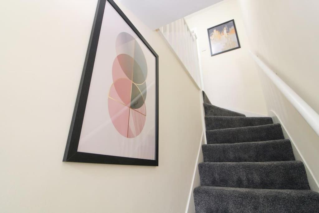 Modern 3 Bed, Contractors Welcome, Bradford Bradford  Exteriör bild