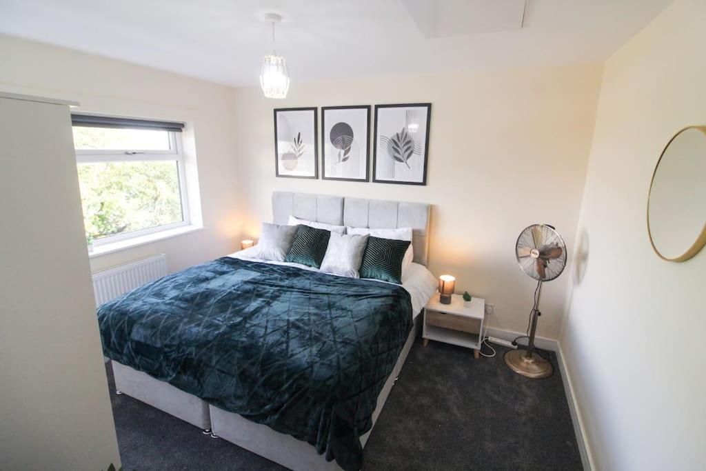 Modern 3 Bed, Contractors Welcome, Bradford Bradford  Exteriör bild
