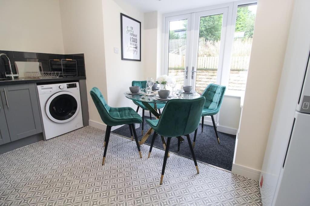 Modern 3 Bed, Contractors Welcome, Bradford Bradford  Exteriör bild
