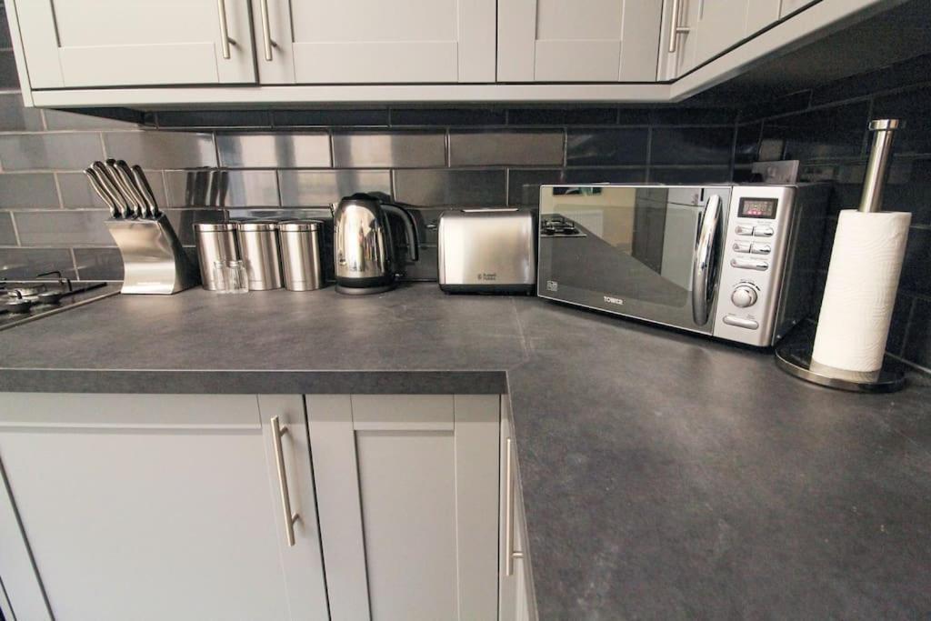 Modern 3 Bed, Contractors Welcome, Bradford Bradford  Exteriör bild