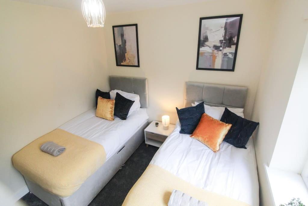 Modern 3 Bed, Contractors Welcome, Bradford Bradford  Exteriör bild