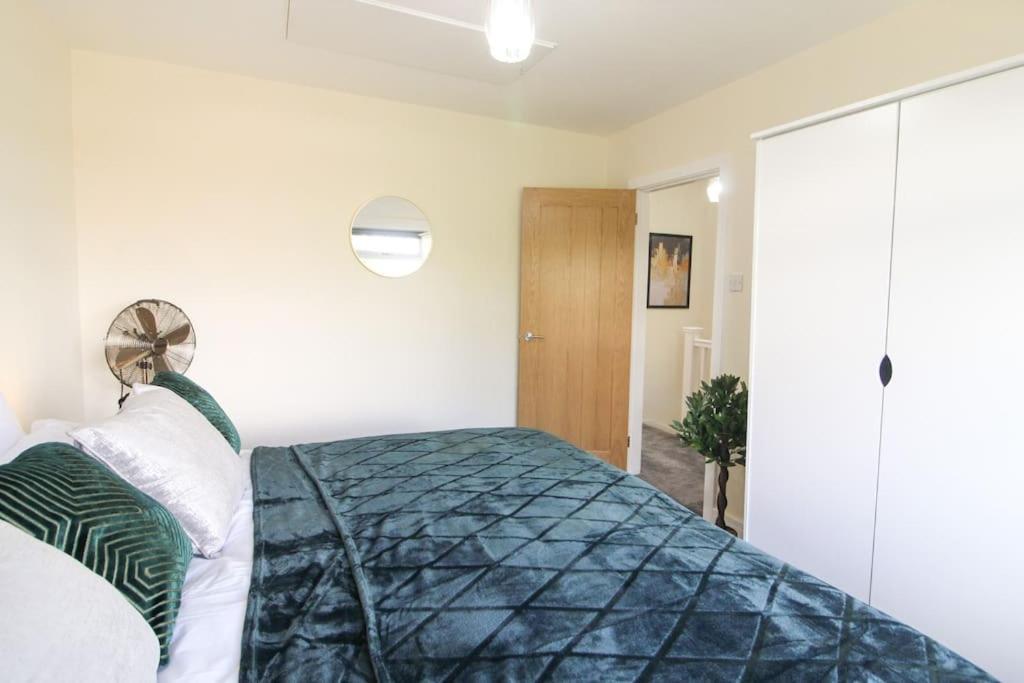 Modern 3 Bed, Contractors Welcome, Bradford Bradford  Exteriör bild