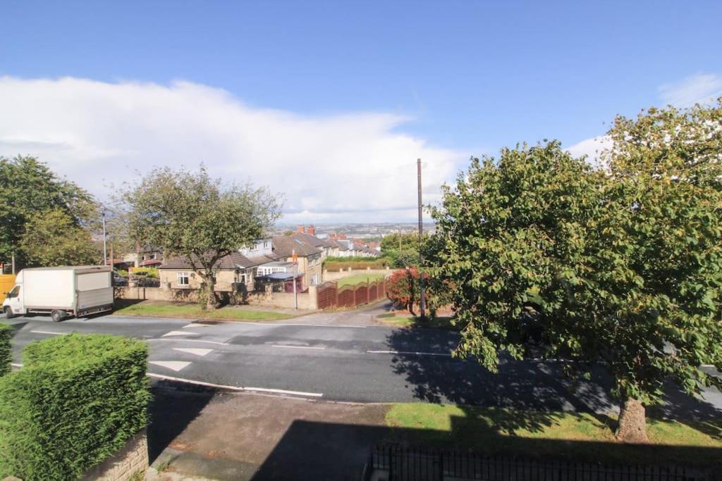 Modern 3 Bed, Contractors Welcome, Bradford Bradford  Exteriör bild