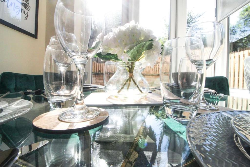 Modern 3 Bed, Contractors Welcome, Bradford Bradford  Exteriör bild
