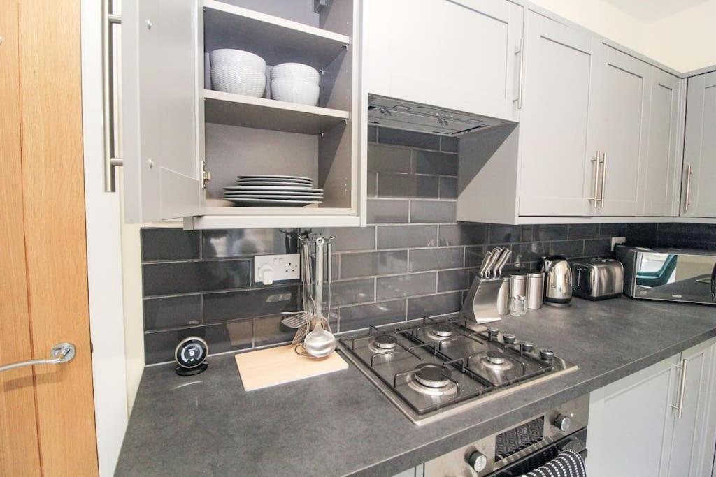 Modern 3 Bed, Contractors Welcome, Bradford Bradford  Exteriör bild