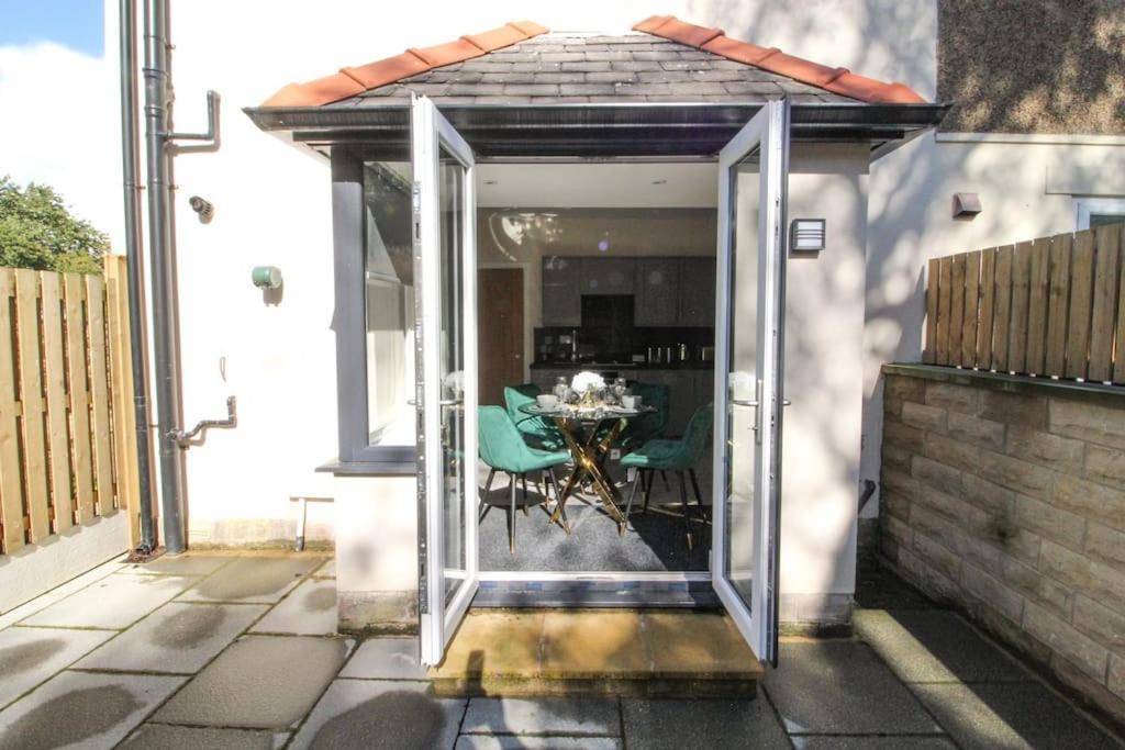 Modern 3 Bed, Contractors Welcome, Bradford Bradford  Exteriör bild