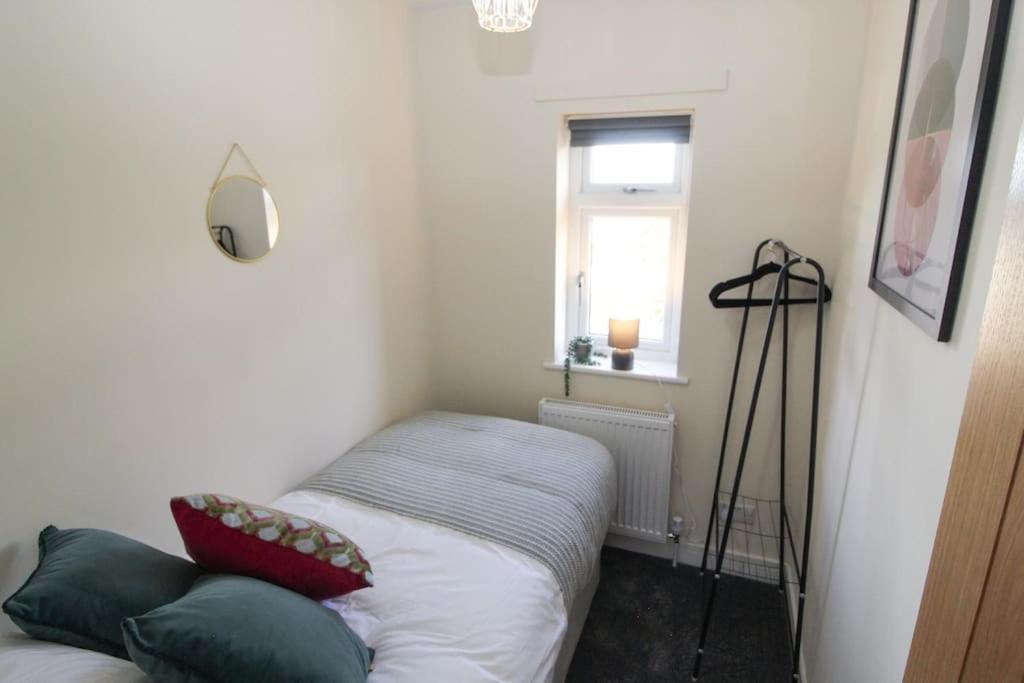 Modern 3 Bed, Contractors Welcome, Bradford Bradford  Exteriör bild