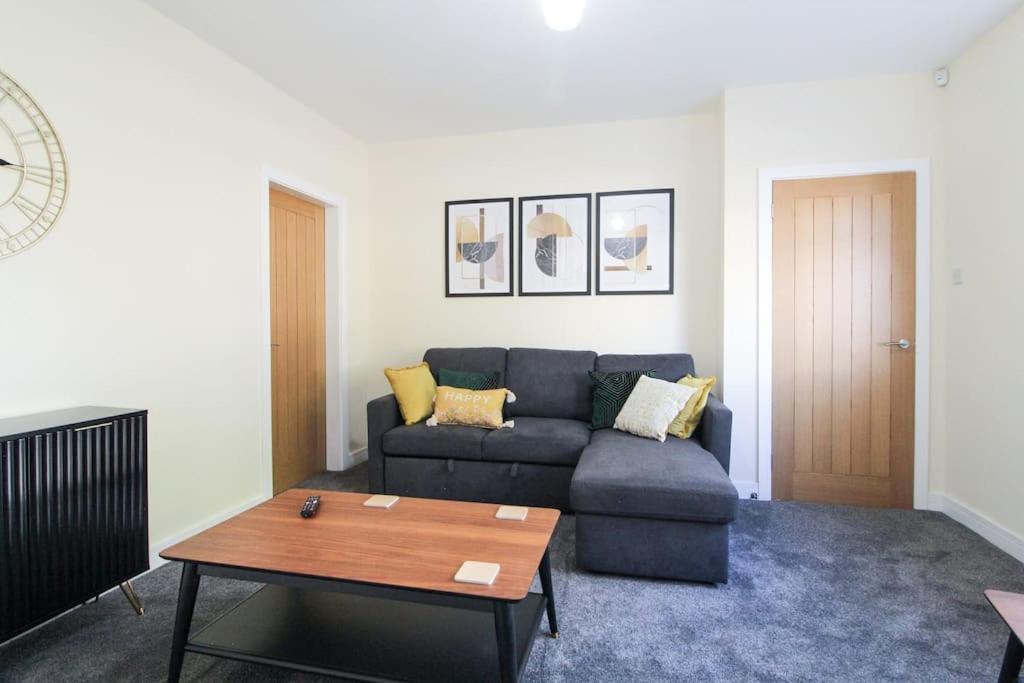 Modern 3 Bed, Contractors Welcome, Bradford Bradford  Exteriör bild
