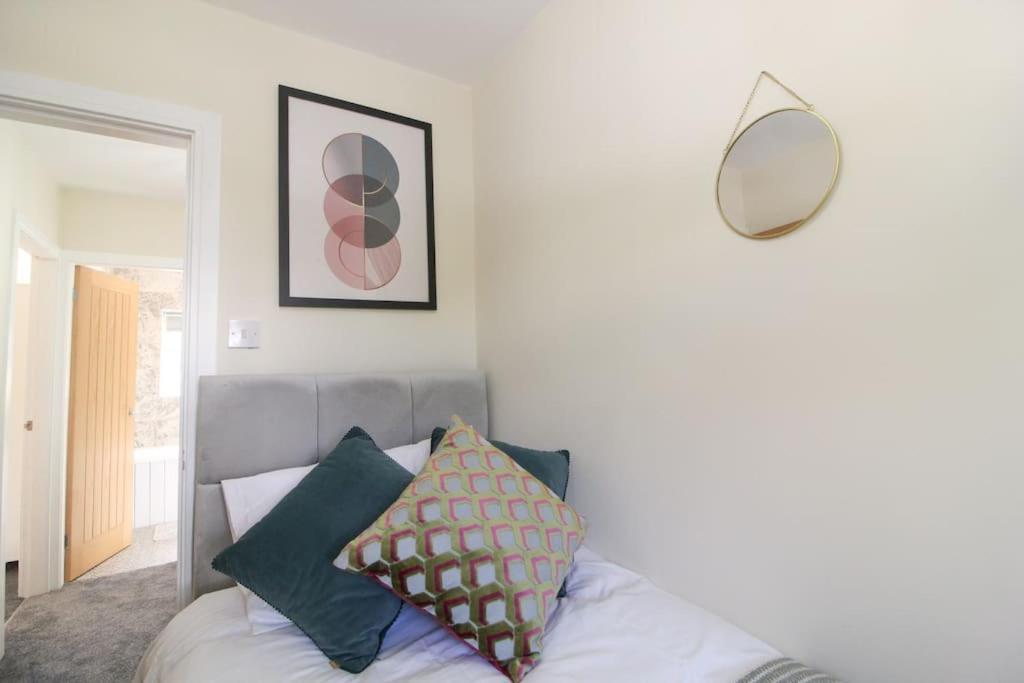Modern 3 Bed, Contractors Welcome, Bradford Bradford  Exteriör bild