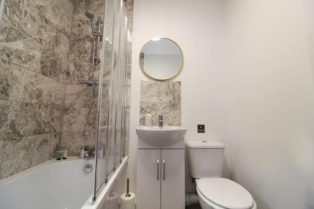 Modern 3 Bed, Contractors Welcome, Bradford Bradford  Exteriör bild