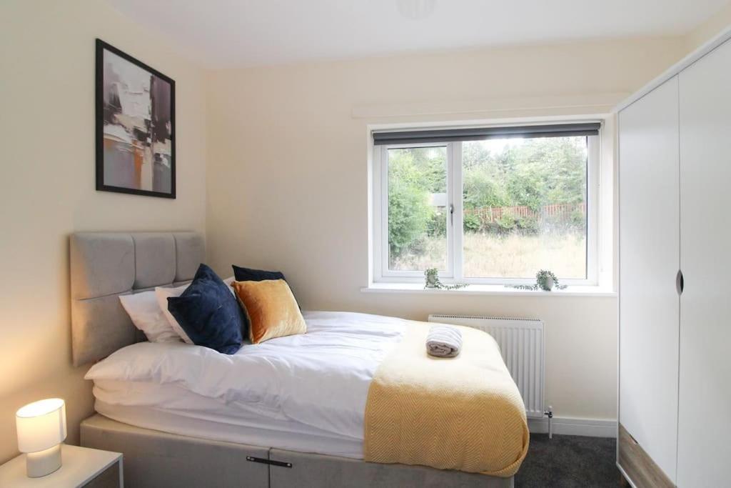 Modern 3 Bed, Contractors Welcome, Bradford Bradford  Exteriör bild