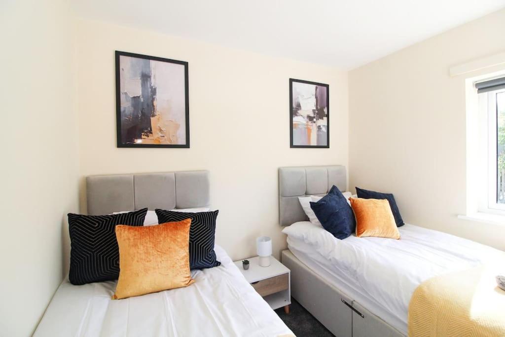 Modern 3 Bed, Contractors Welcome, Bradford Bradford  Exteriör bild